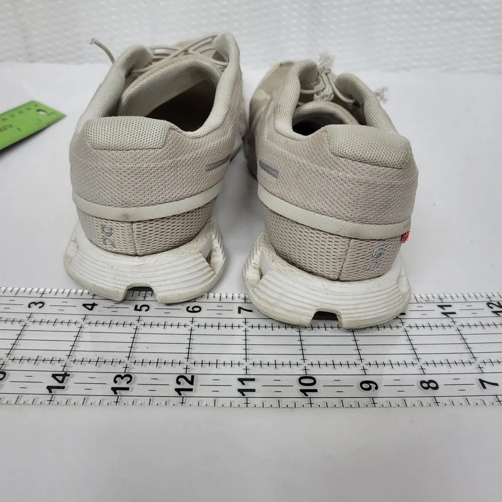 On Cloud 5‎ Running Shoes Sand Beige Womens 8.5 Low Top Sneakers 59.98773